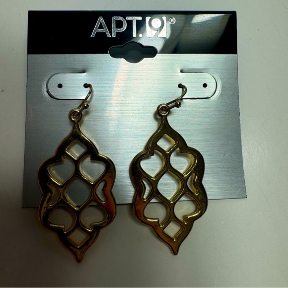 Apt. 9 gold tone dangle/drop hook earrings pierced - Picture 1 of 3